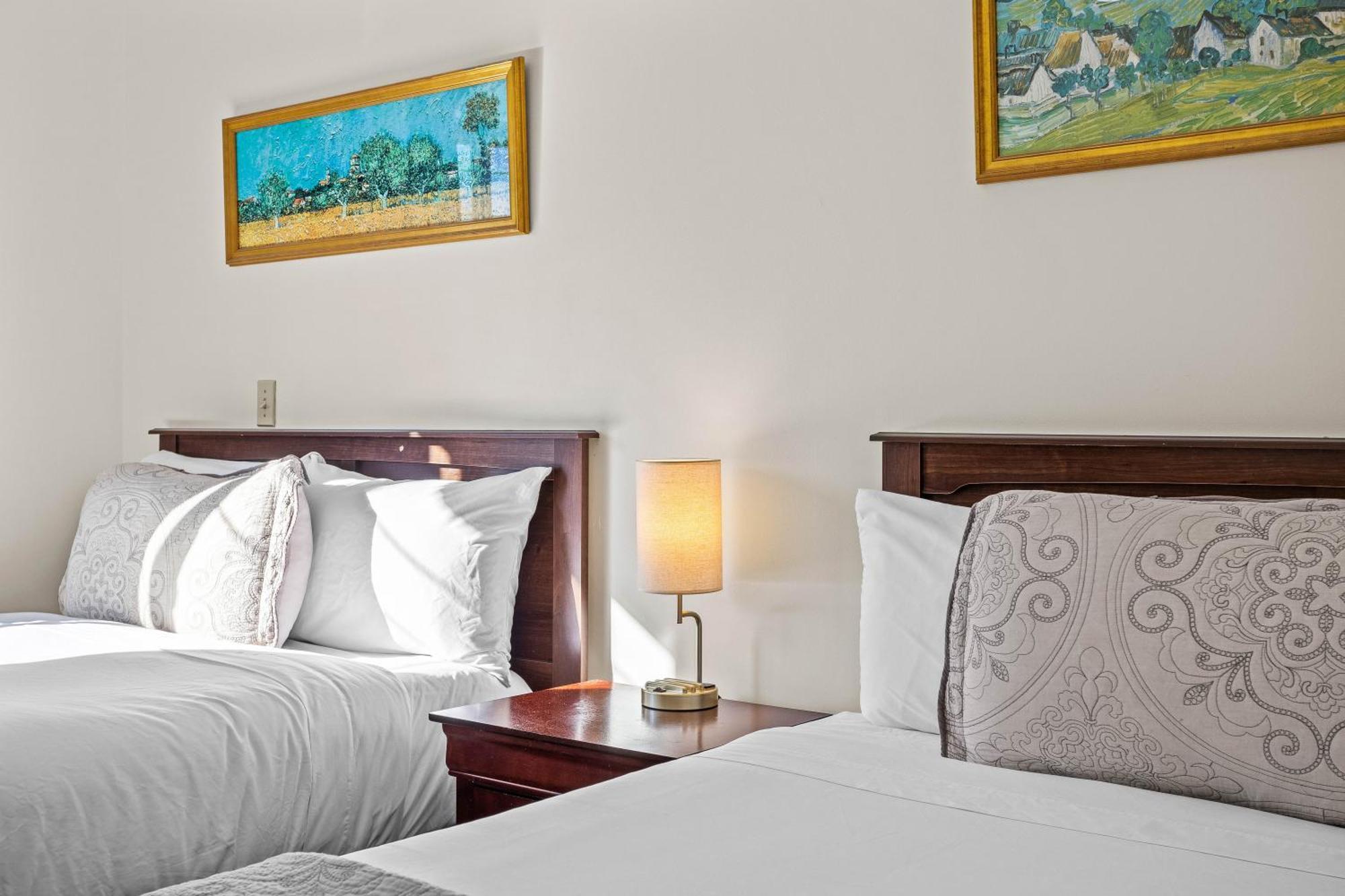 Апартаменты B212 Hot Tub, Ac X3, Parking, 2 Min To Banff Gate Канмор Экстерьер фото